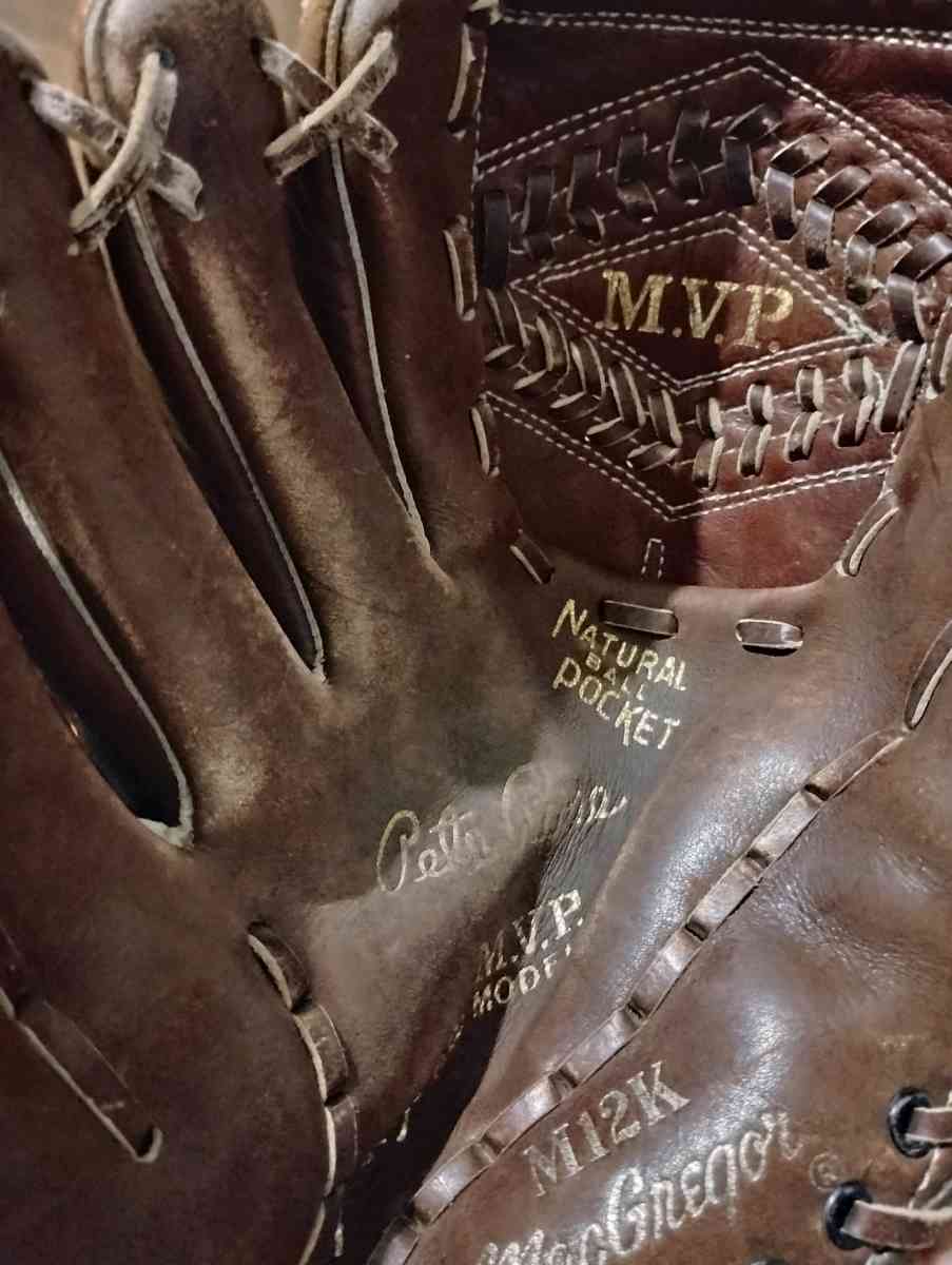 Mac Gregor right hand glove mvp - Dayton, Ohio - FleaMarketBay