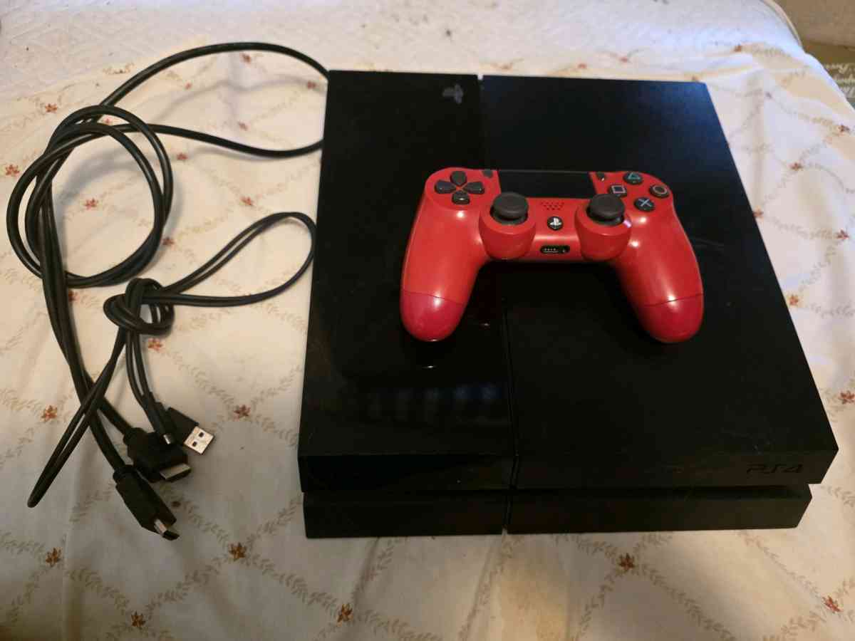PS4 Bundle only in good condition - Brazoria, Texas - FleaMarketBay