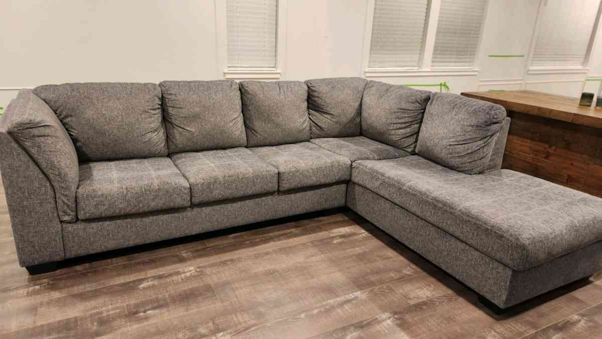 Excellent condition modern gray sectional sofa - Hillsboro, Oregon - FleaMarketBay