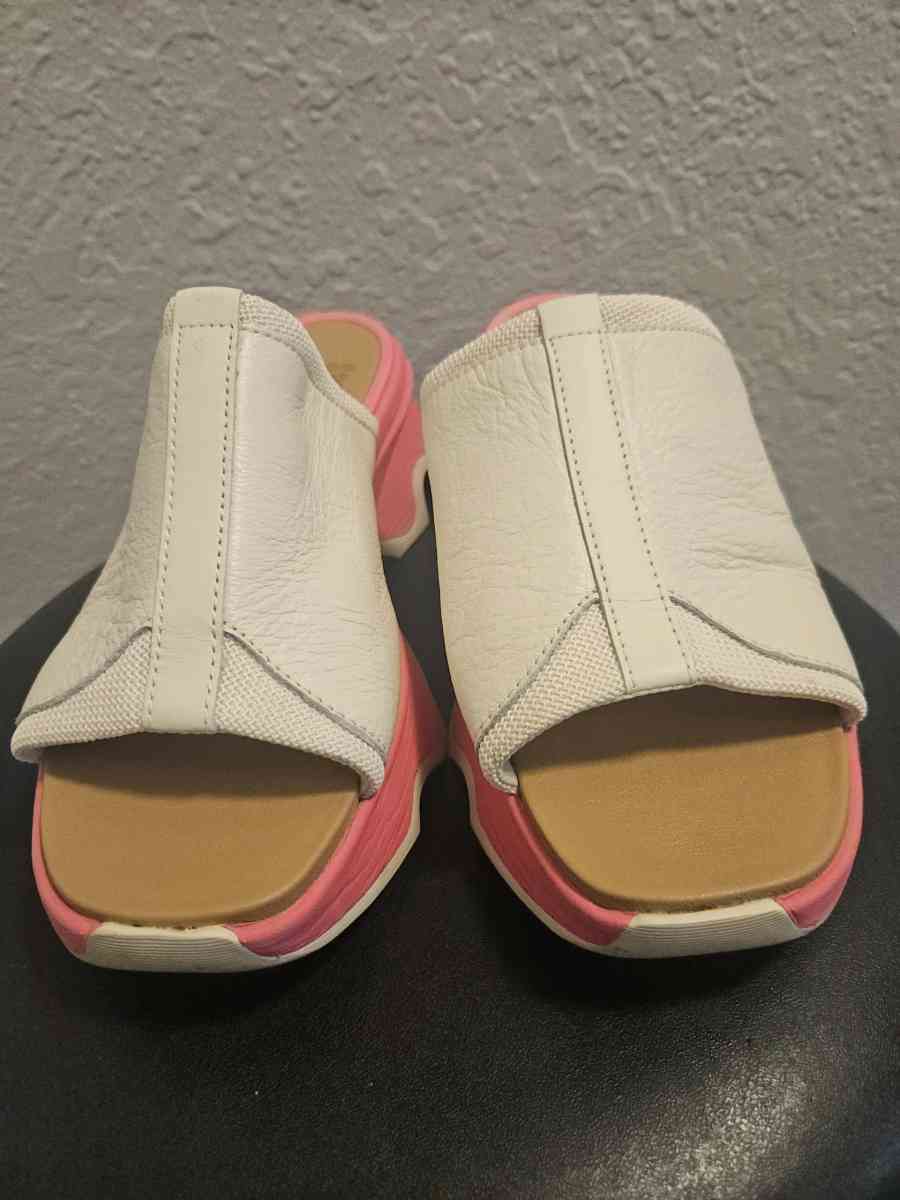 Sorel Kinetic Impact High Slide Sandals - Tulsa, Oklahoma - FleaMarketBay