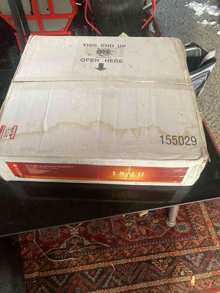 Chandelier Lighting Fixture - Essington, Pennsylvania - FleaMarketBay