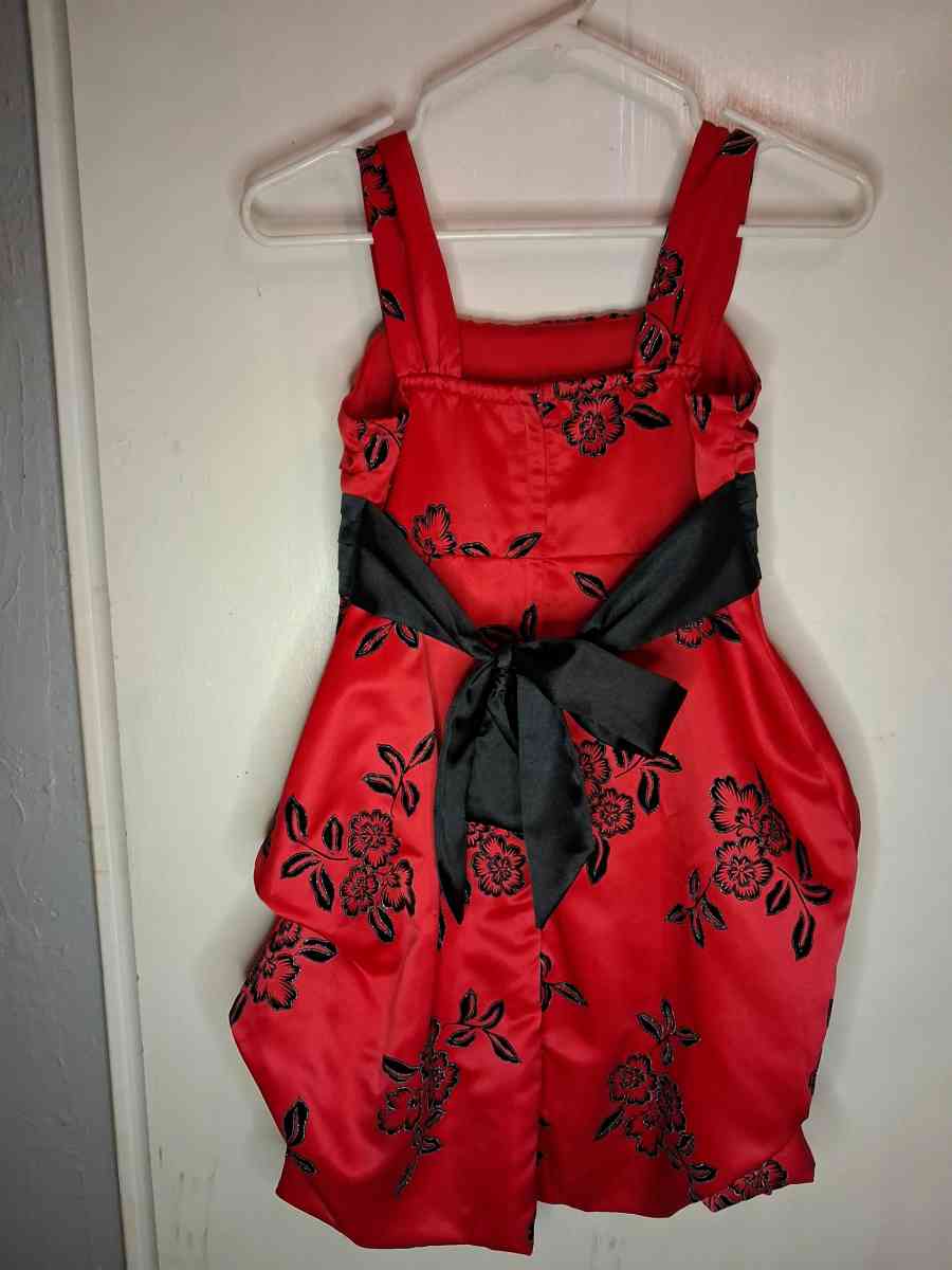 Girls szM Red and black Formal dress - Bridge City, Texas - FleaMarketBay