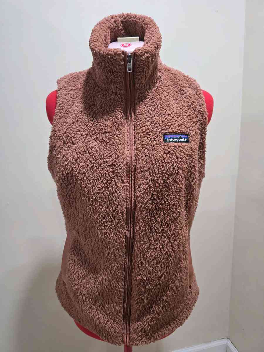 Patagonia furry vest - Port Jefferson, New York - FleaMarketBay