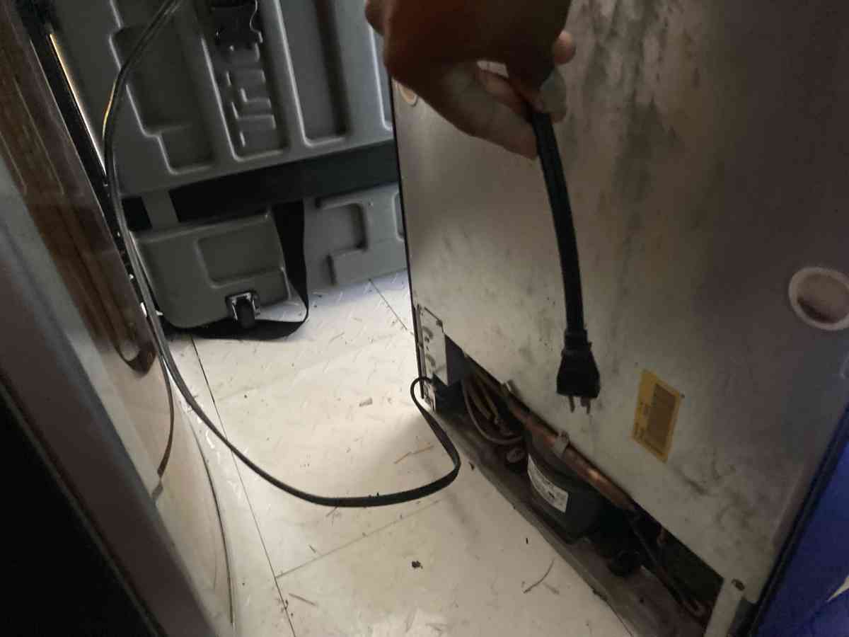 Mini Fridge - Essington, Pennsylvania - FleaMarketBay