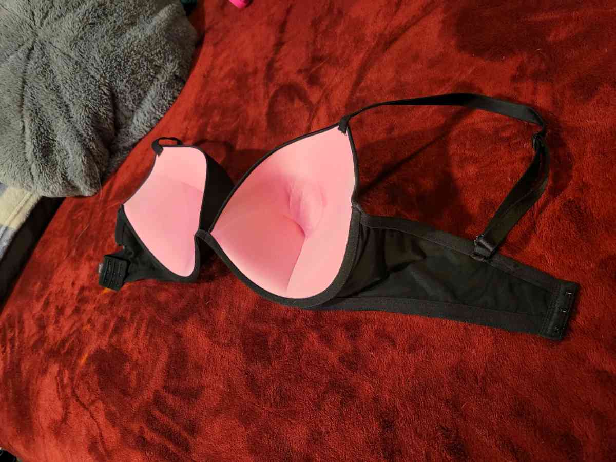 Victoria secret pink extreme push up bras - Le Center, Minnesota - FleaMarketBay