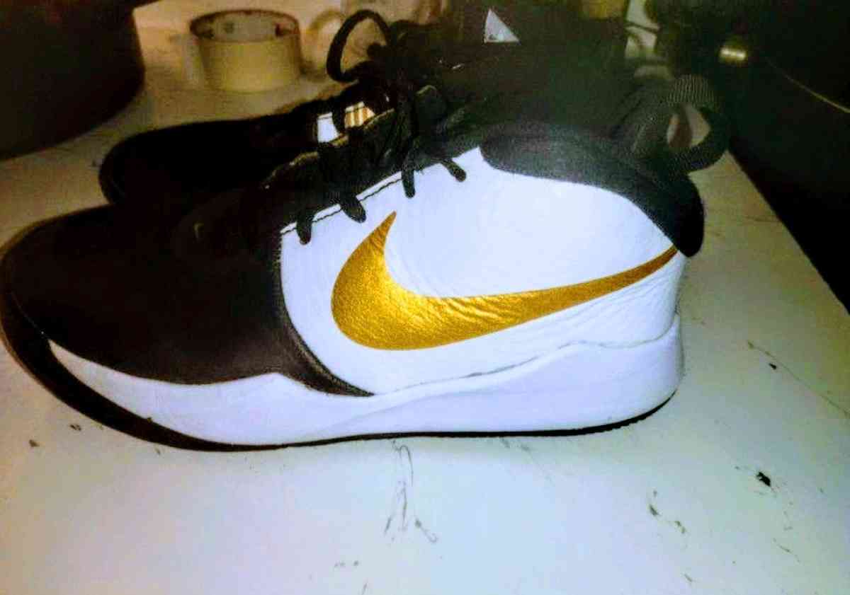 kids 6 and half size Nike shoes