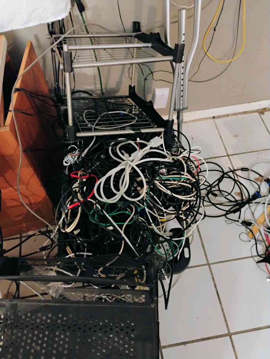 LOT Of Enterprise computer equipment - Springfield, Missouri - FleaMarketBay