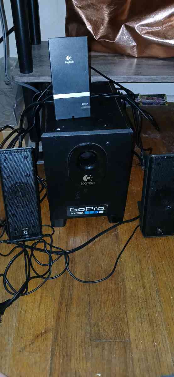 Logitech speakers and subwofer set - Bennettsville, South Carolina