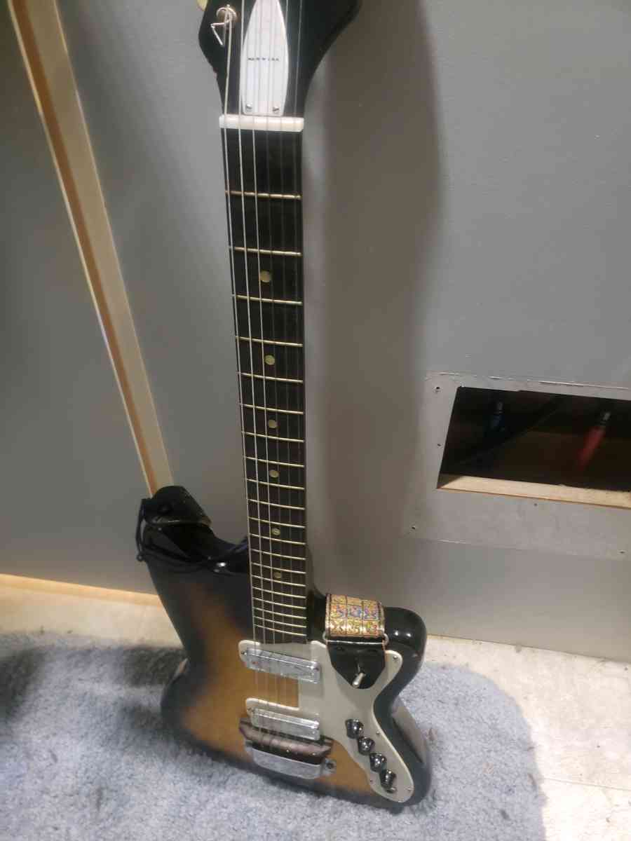 Silvertone Bobcat Guitar with Case by Holiday and Harmon - Shelby, North Carolina - FleaMarketBay