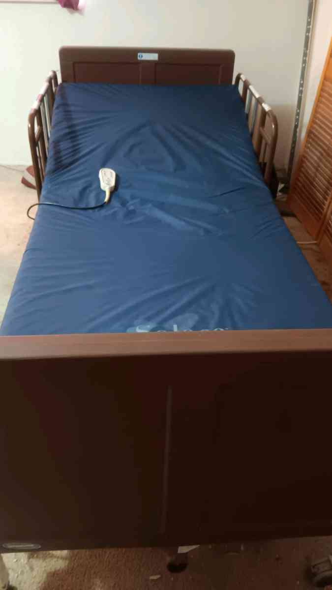 HOSPITAL BED  ELECTRIC - Largo, Florida - FleaMarketBay