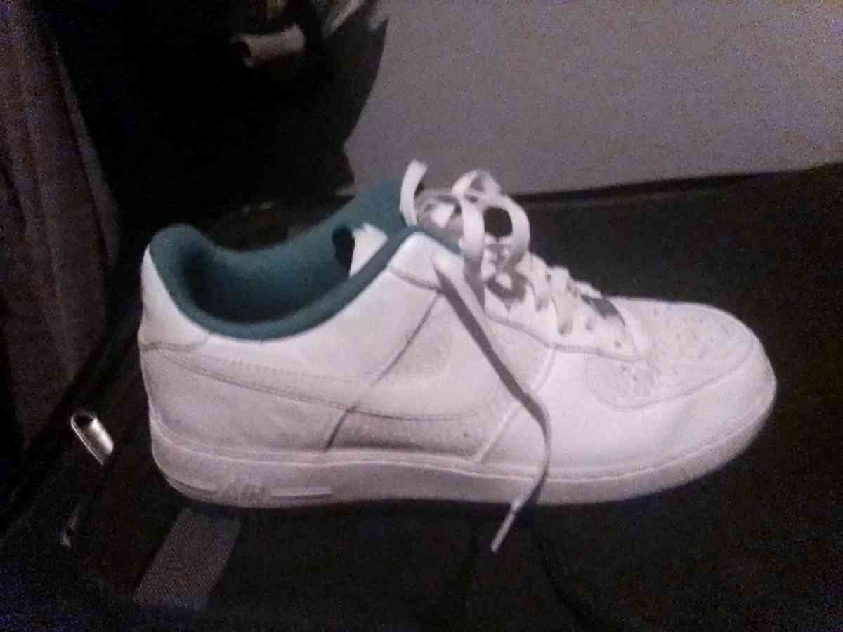 mens Nike tennis shoes size 11 - Benton, Kentucky - FleaMarketBay