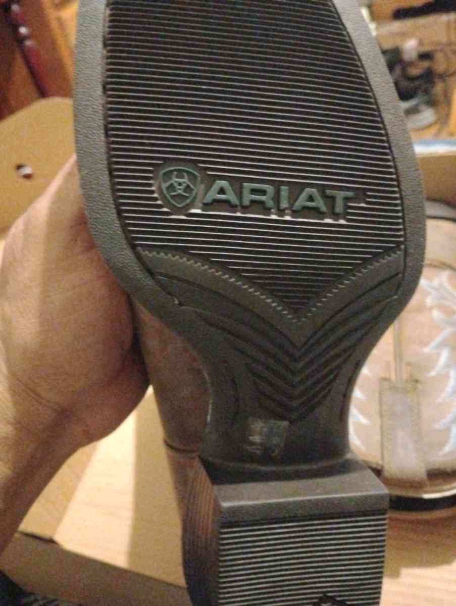 Ariat sport outfitter size 8 EE wide cowboy boots - Dayton, Ohio - FleaMarketBay