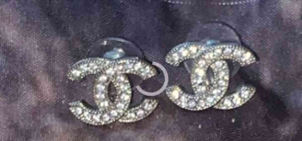 CC stud earrings - Benton, Kentucky - FleaMarketBay