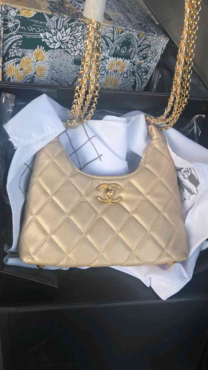 womens Fashionable Handbag - Chino, California - FleaMarketBay