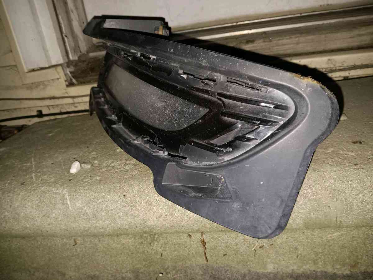 OEM Mopar Chrysler 300 grille shock absorber fog light - Detroit, Michigan