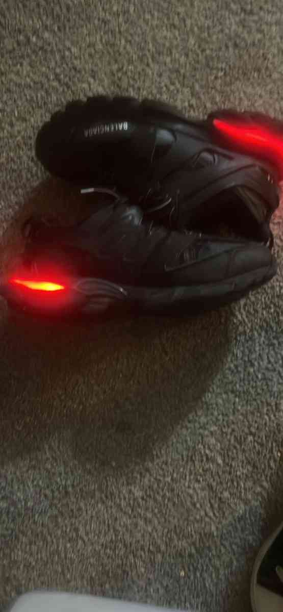 Led Balenciaga - Milwaukee, Wisconsin - FleaMarketBay