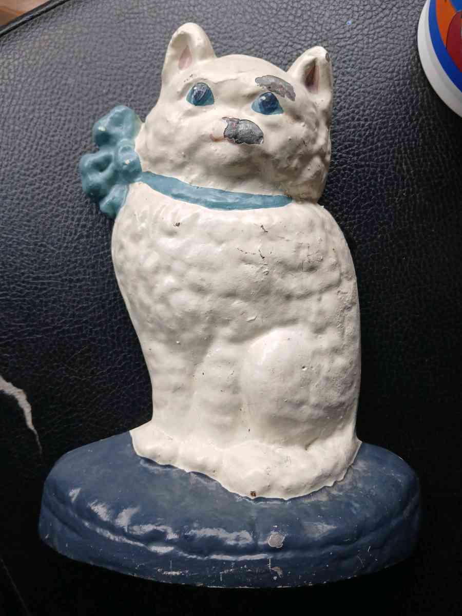 vintage cast iron cat with ribbon - Circleville, Ohio