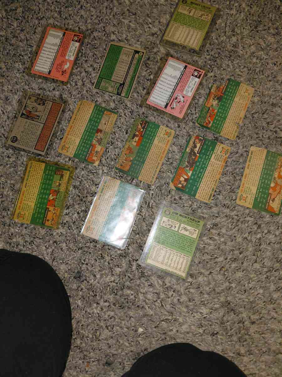 Baseball cards - Westland, Michigan - FleaMarketBay