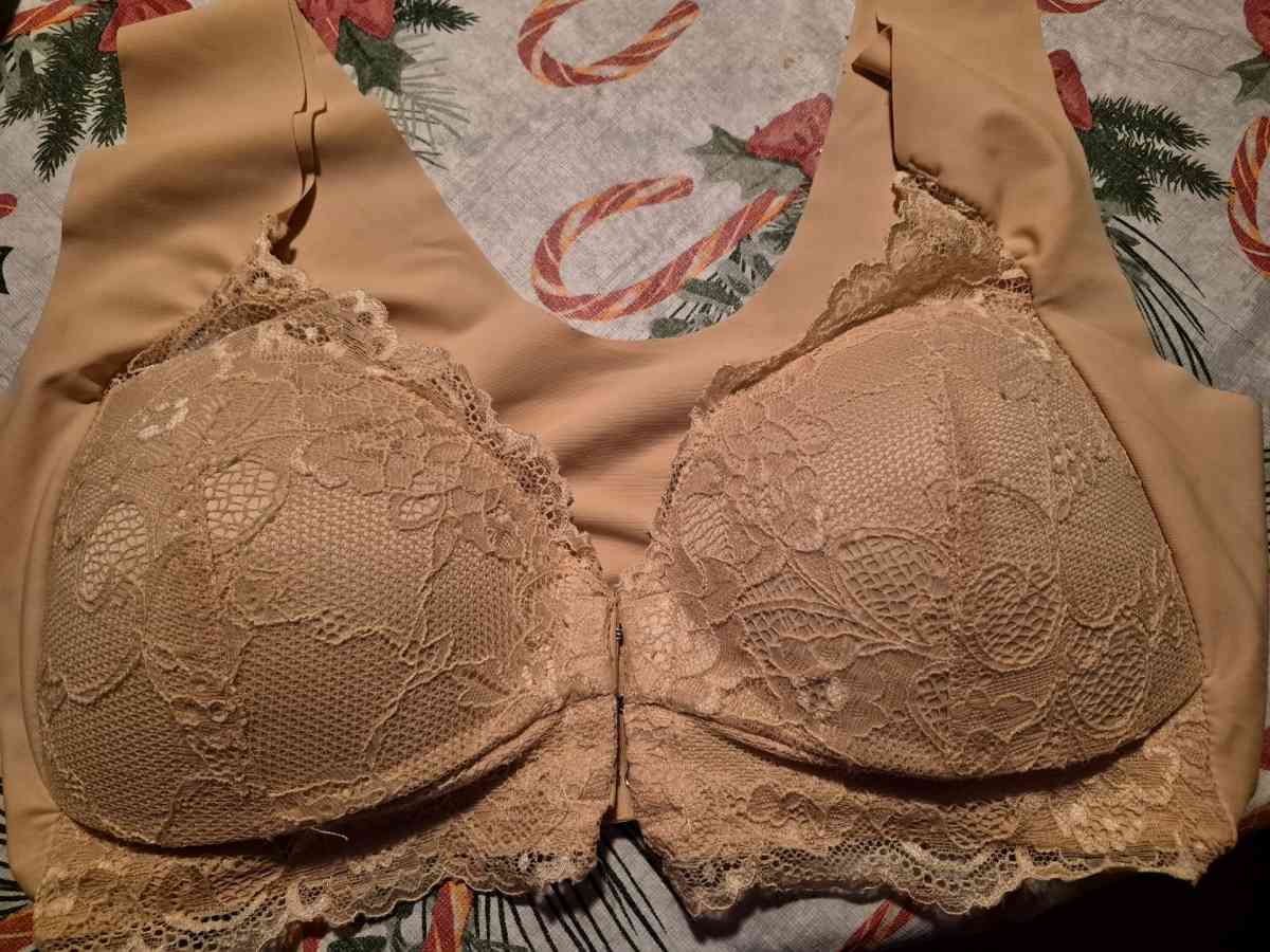 NWOT beige lace bra size XL - New Baltimore, Michigan