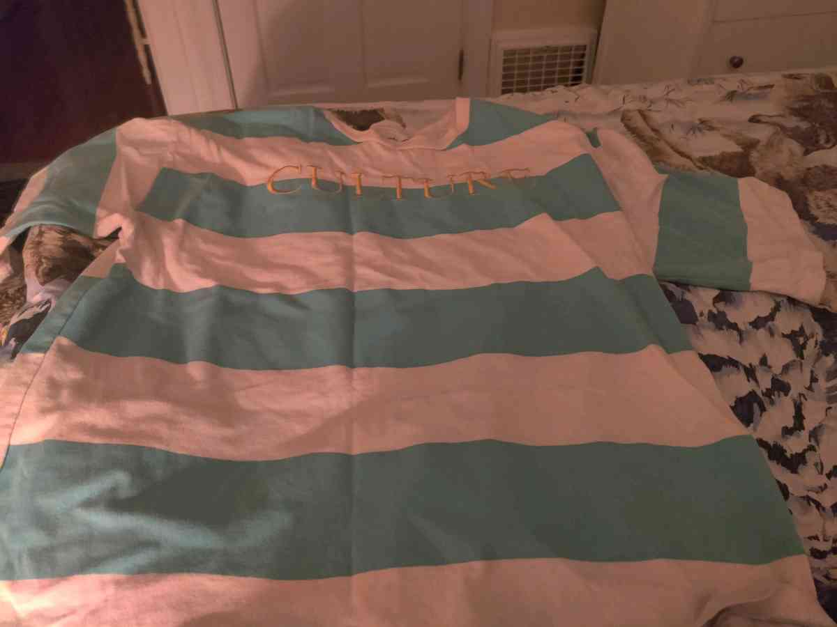 polo shirts eagles hoodie - Wilmington, Delaware - FleaMarketBay