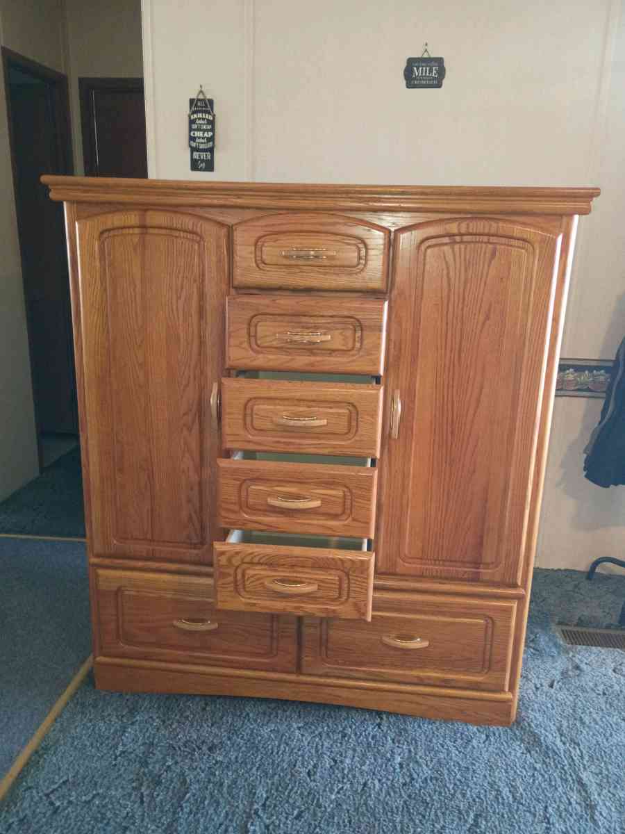 Bachelor Chest - Seymour, Indiana - FleaMarketBay