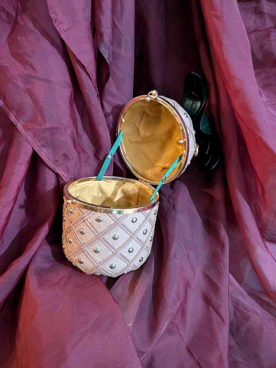 Pineapple DS Handbag - Glasgow, Kentucky - FleaMarketBay