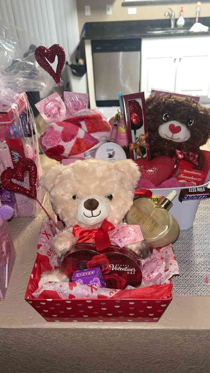 valentines baskets - Goodyear, Arizona - FleaMarketBay