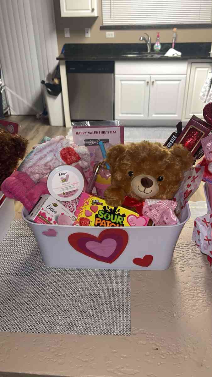 valentines baskets - Goodyear, Arizona - FleaMarketBay