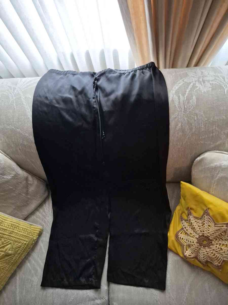 NWOT silky pajama pants size M - New Baltimore, Michigan