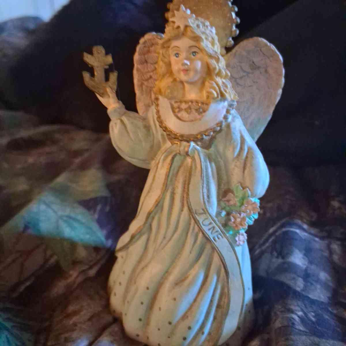 Colltion of some Angels about 5 a pieece beutiful like new - Pottsville, Pennsylvania - FleaMarketBay
