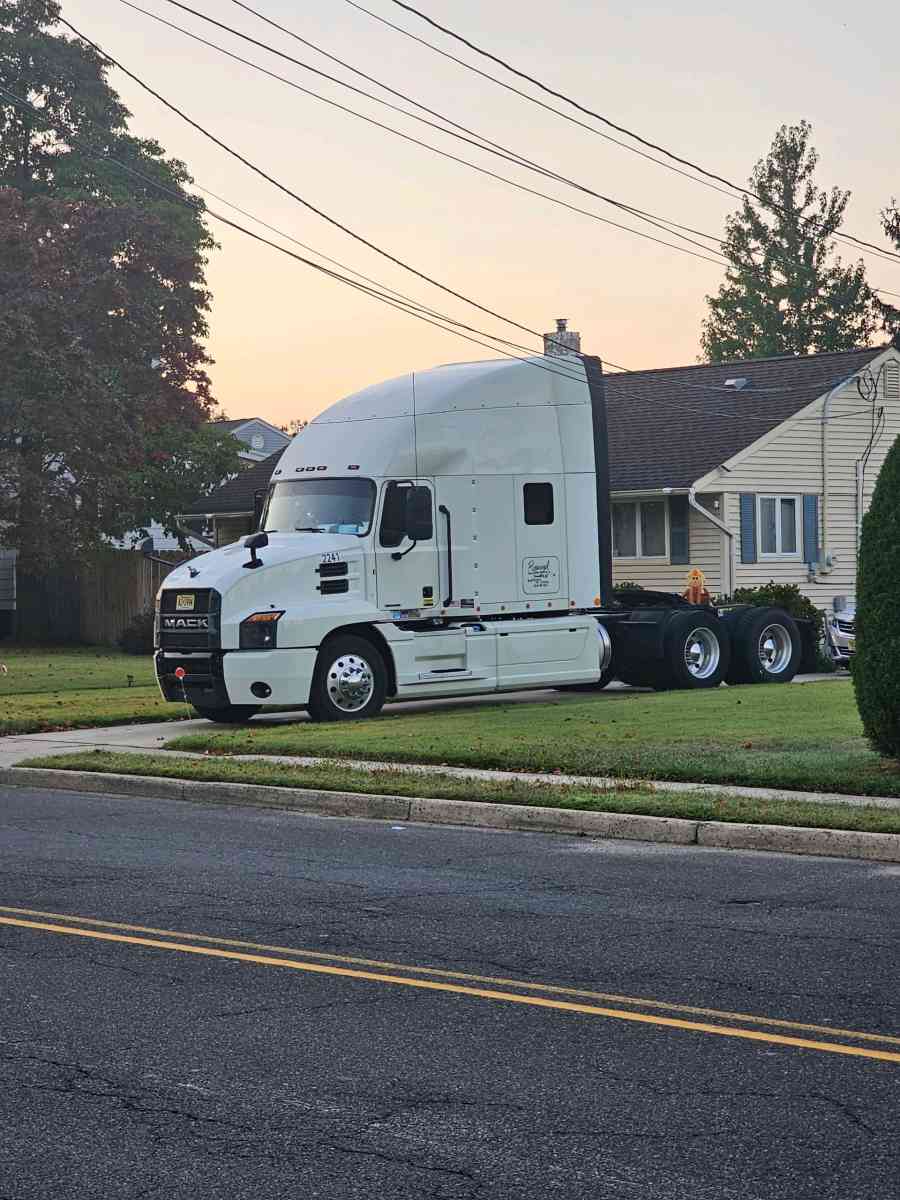 Mack Anthem 2020 white - Princeton, New Jersey - FleaMarketBay