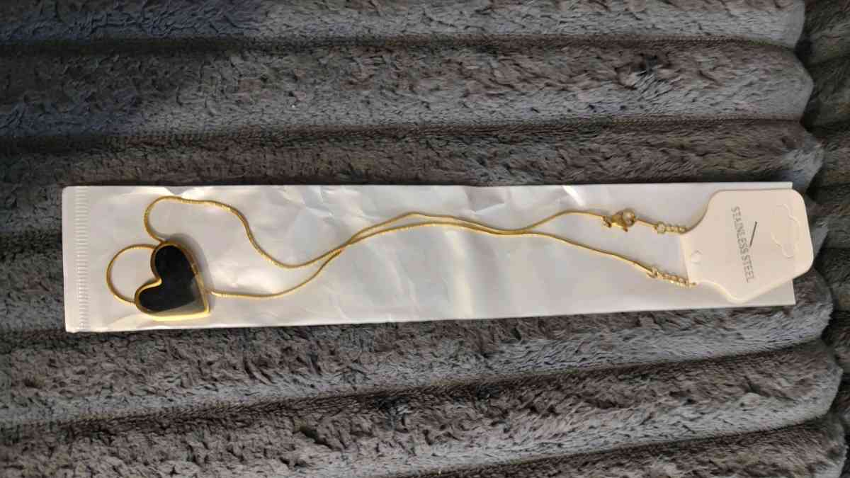 necklaces   10 dollars each - Scranton, Pennsylvania - FleaMarketBay