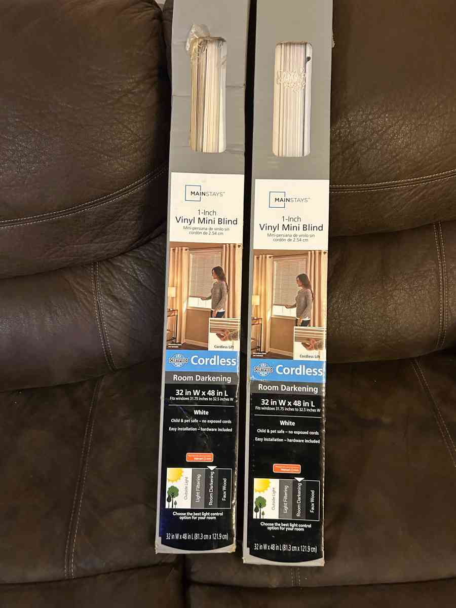 2 Mainstays 1 Inch Vinyl mini Blind white - Kenner, Louisiana