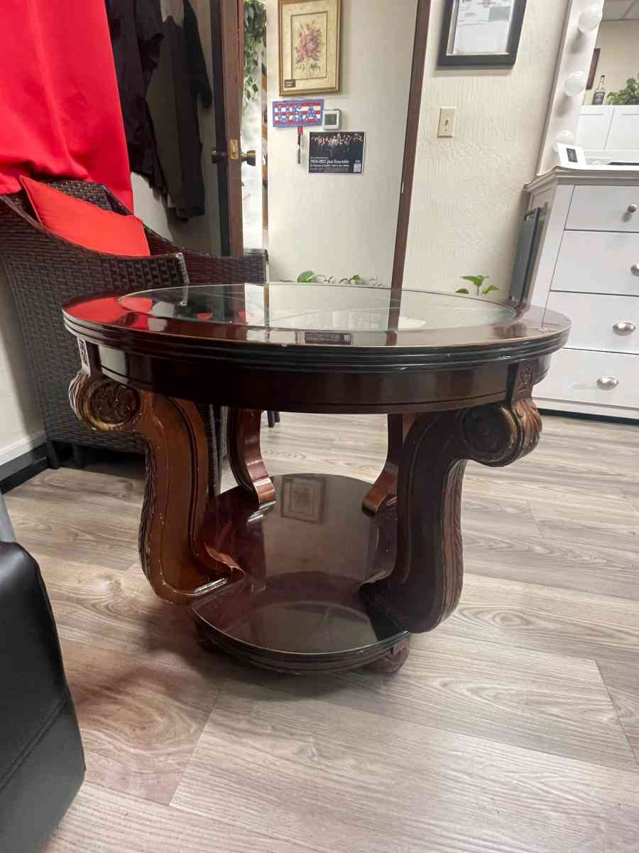 ROUND COUNTERTOP TABLE - Fremont, California - FleaMarketBay