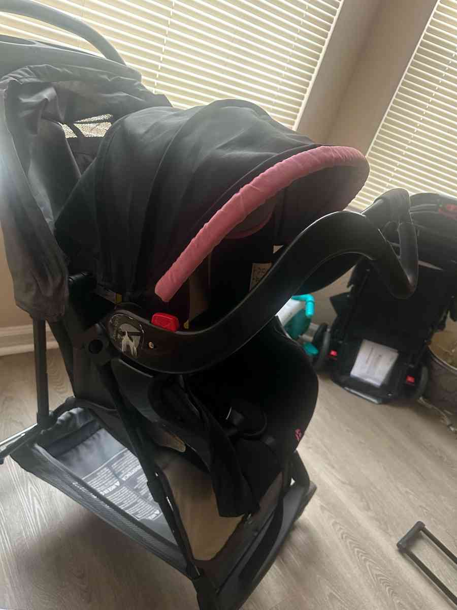baby car seats - Forest Park, Georgia - FleaMarketBay