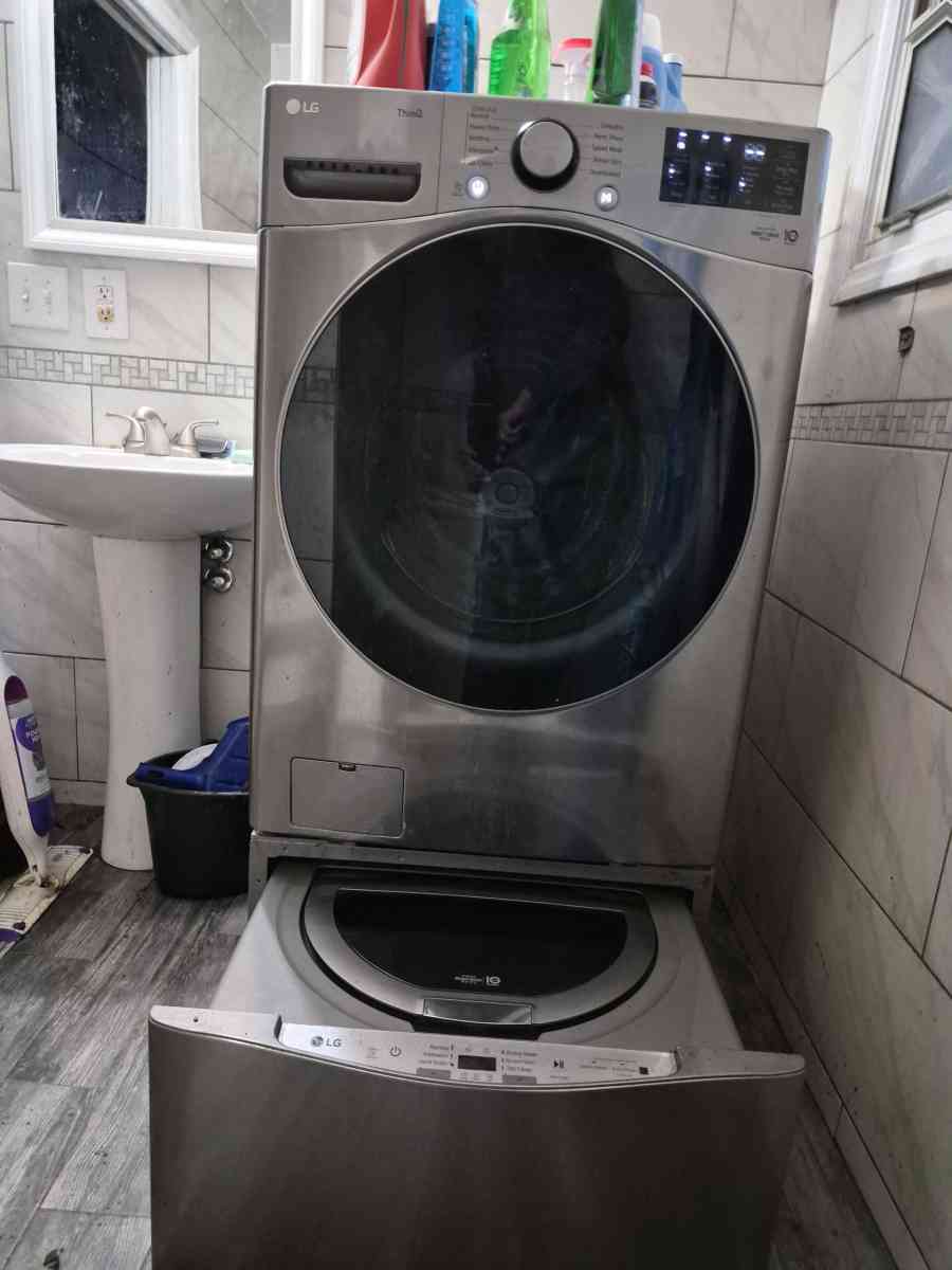 washer and dryer front load with pedistals - Daytona Beach, Florida