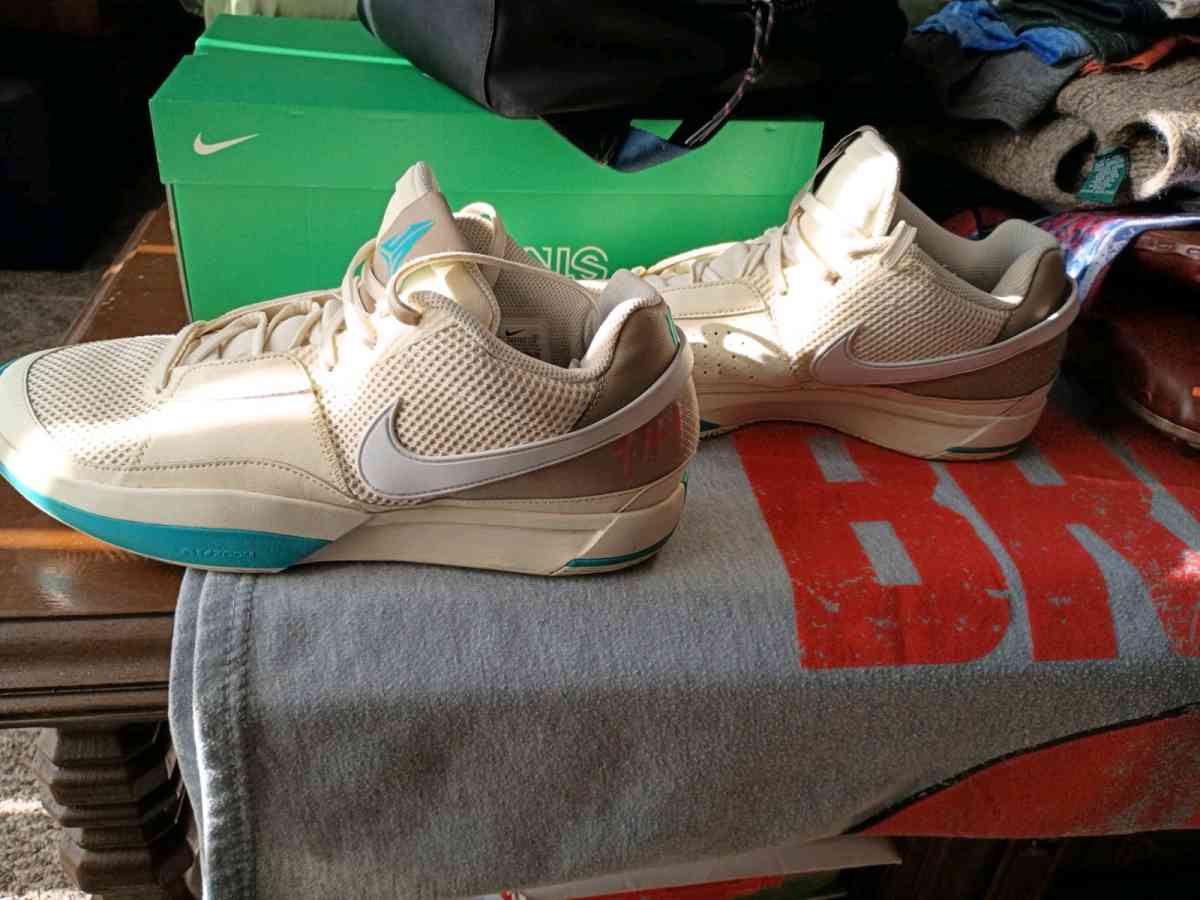 1 pair of Mens size 11 Nike Ja Morant 12s 2023 edition - Kent, Ohio