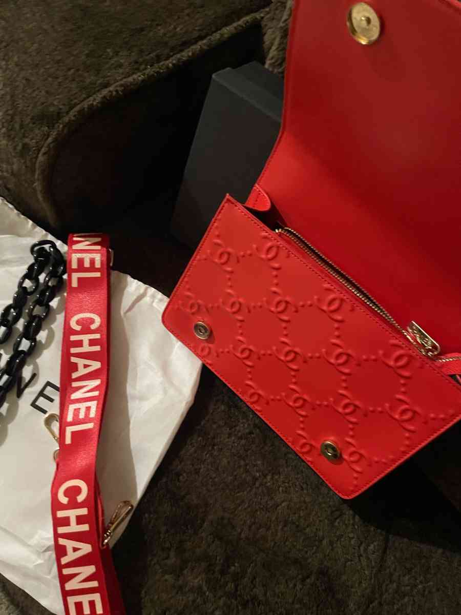 red Chanel purse - Memphis, Tennessee