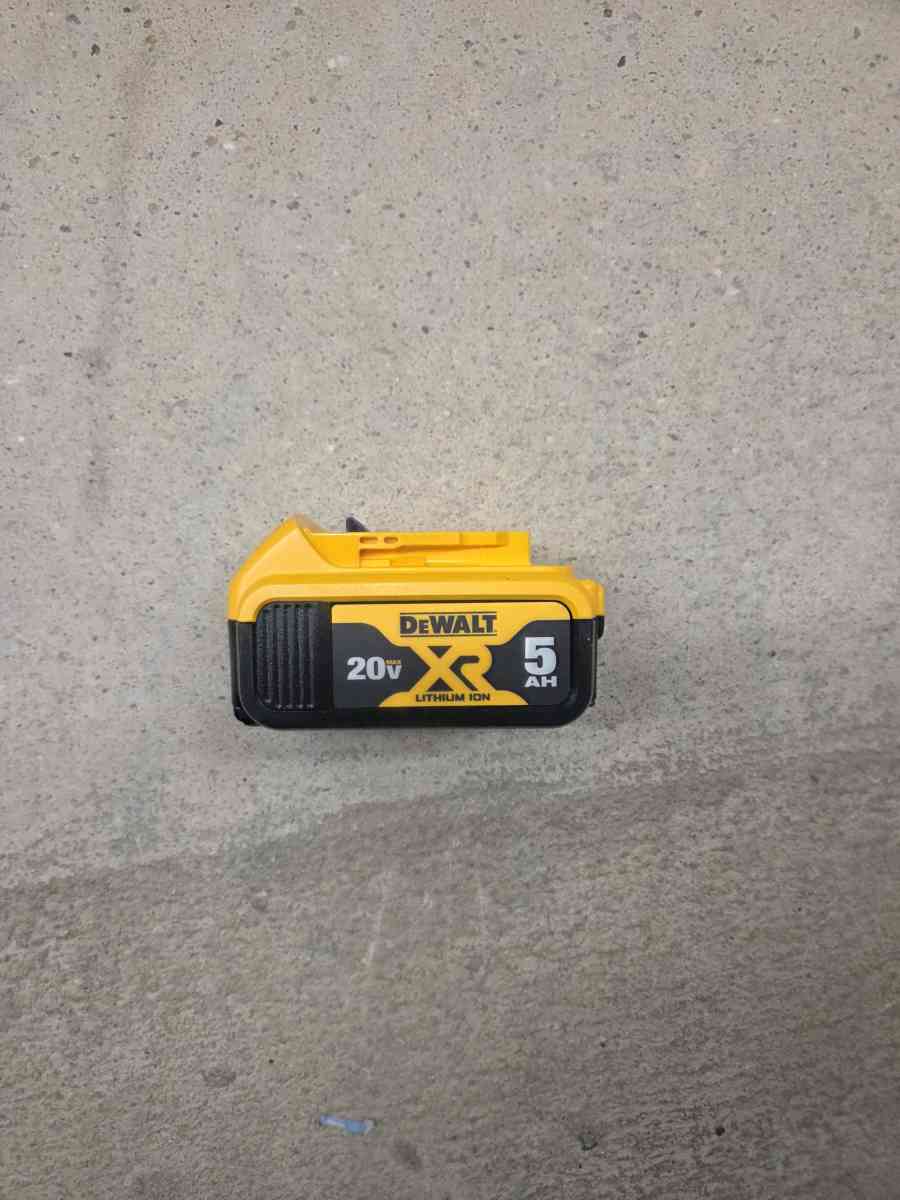 dewalt 5ah battery and charger - Falls Church, Virginia - FleaMarketBay