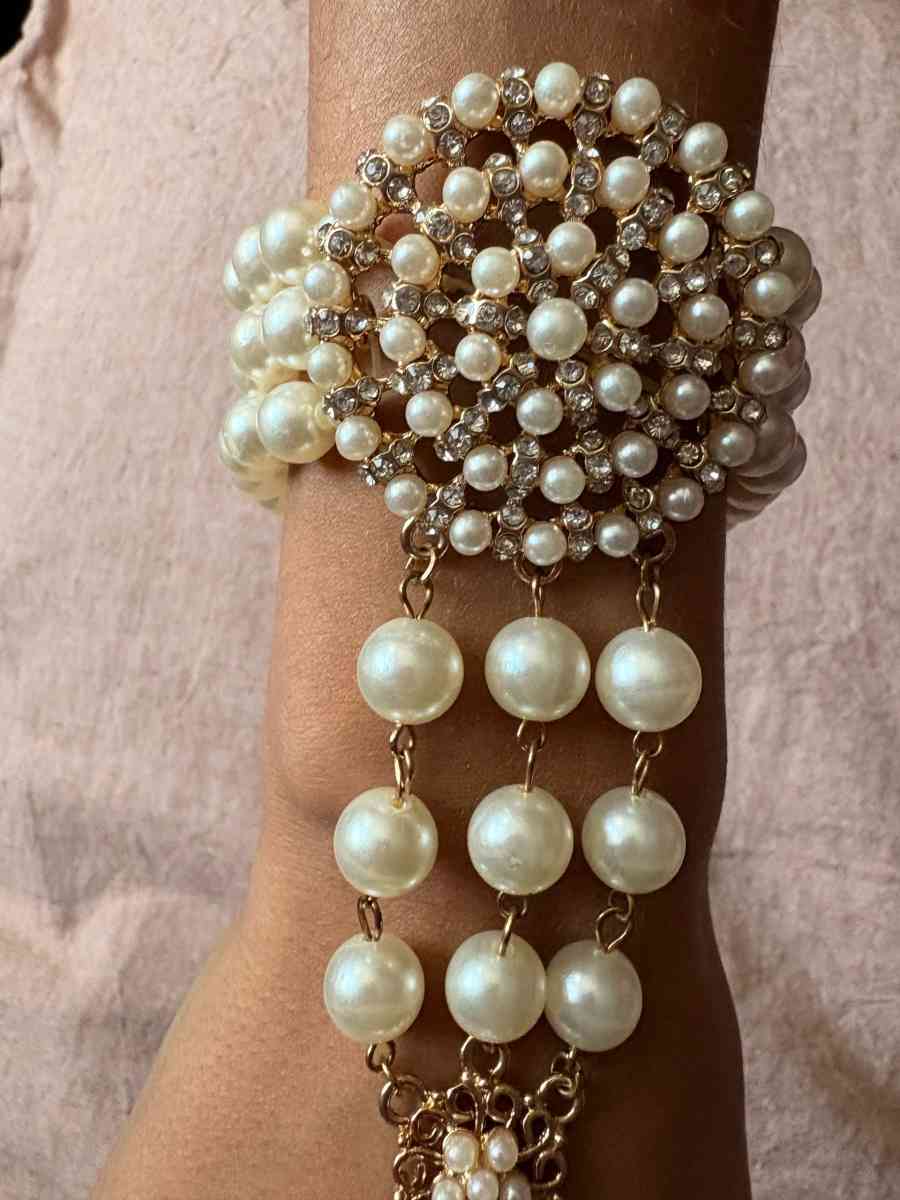 pearl and crystal hand chain bracelet - Milwaukee, Wisconsin - FleaMarketBay