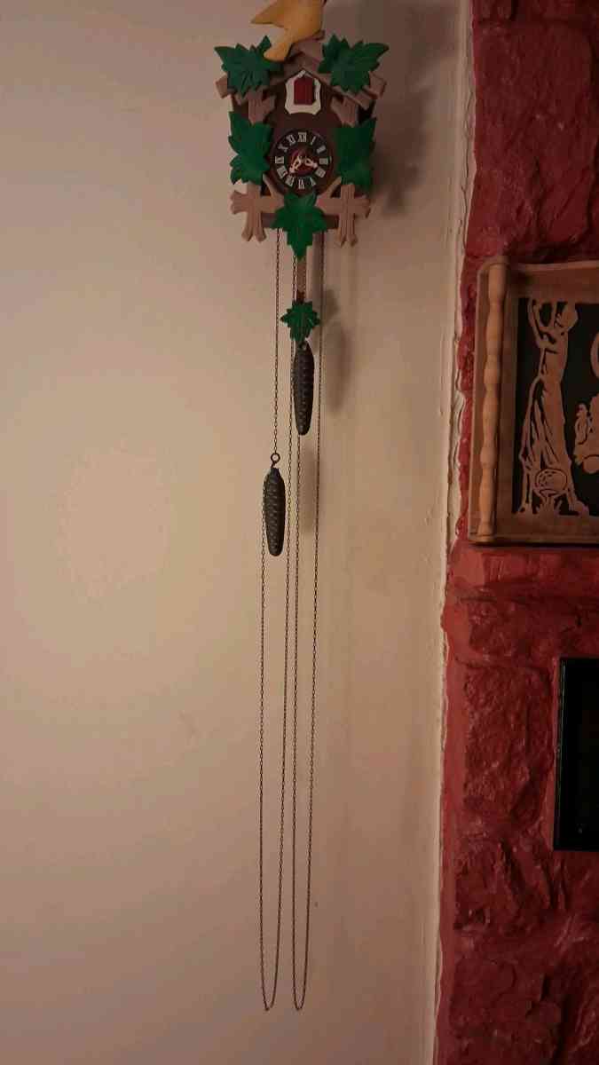 vintage cuckoo clocy - Batesville, Arkansas - FleaMarketBay