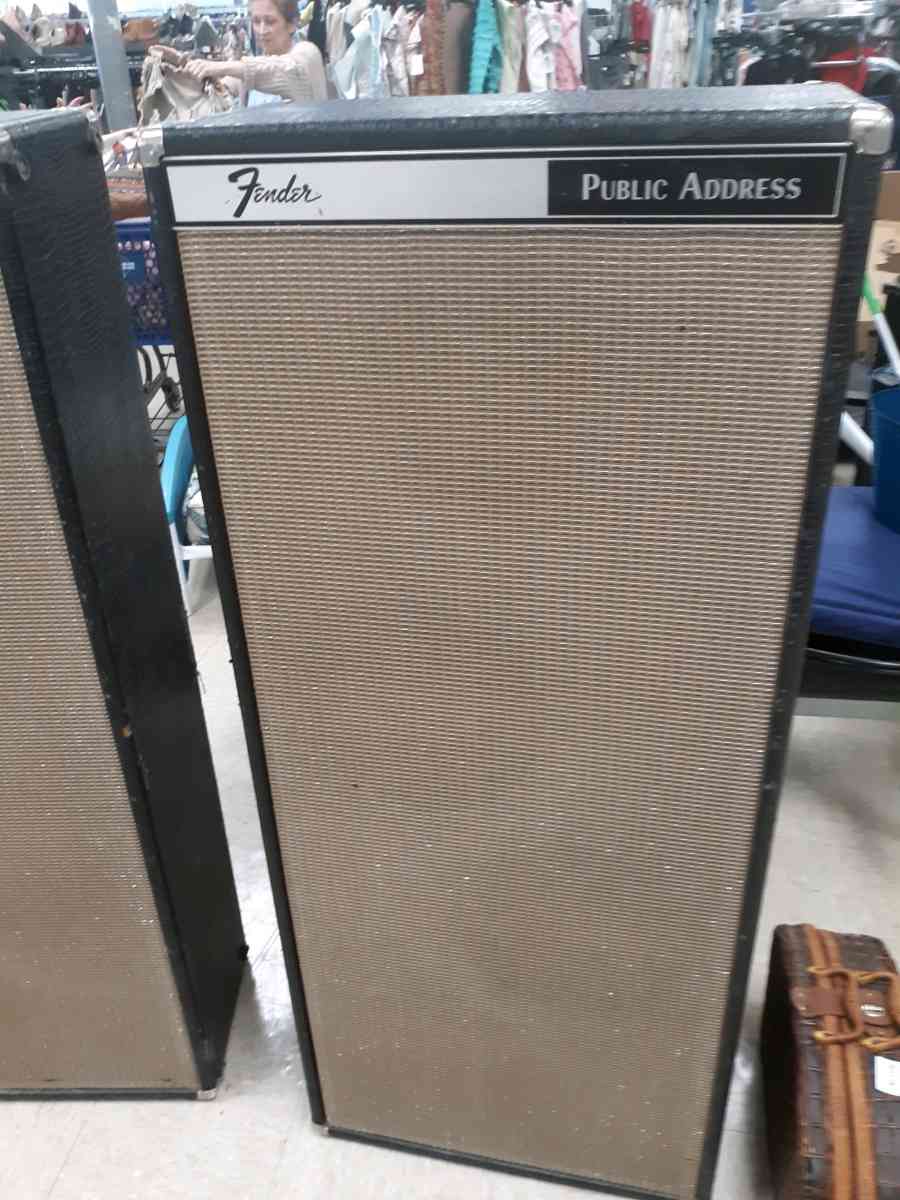 2 talk fender amps 4 x 10  32 oma 1200 wath 2 of there - London, Kentucky