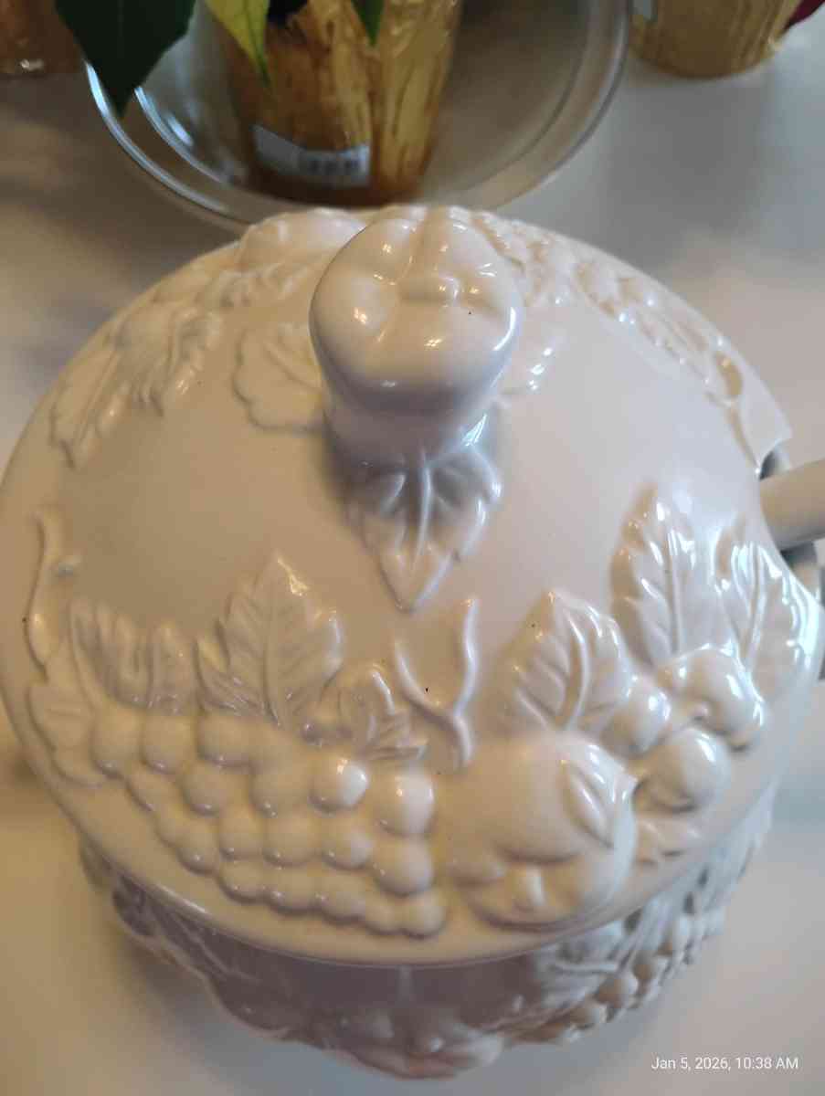 vintage bowl with spoon and lid - Rutherfordton, North Carolina - FleaMarketBay