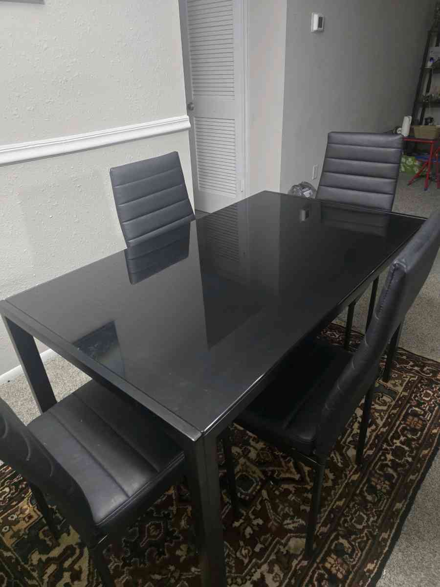 dining room table - Greenville, South Carolina - FleaMarketBay