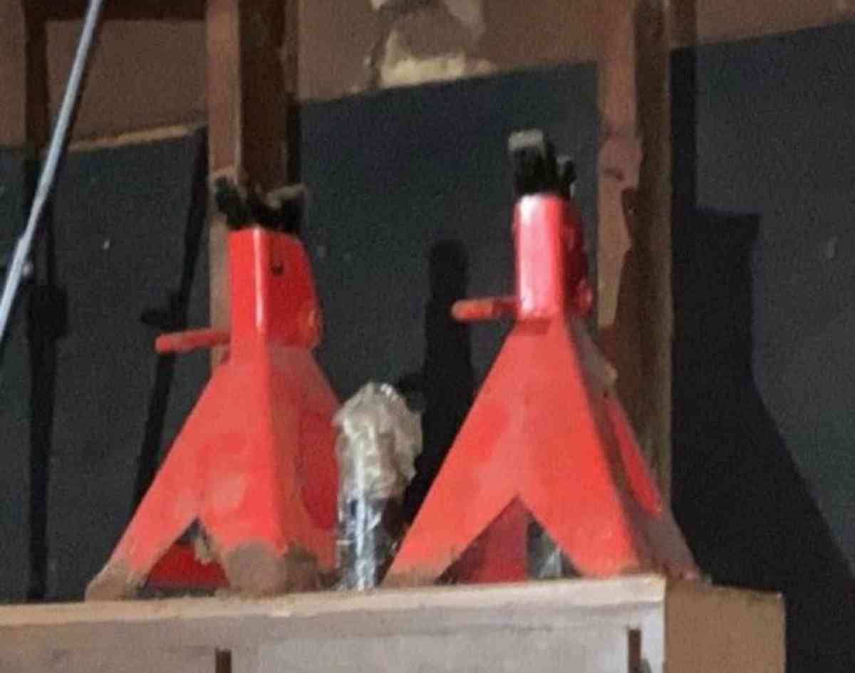 2 Heavy Duty Jack Stands - Dearborn Heights, Michigan