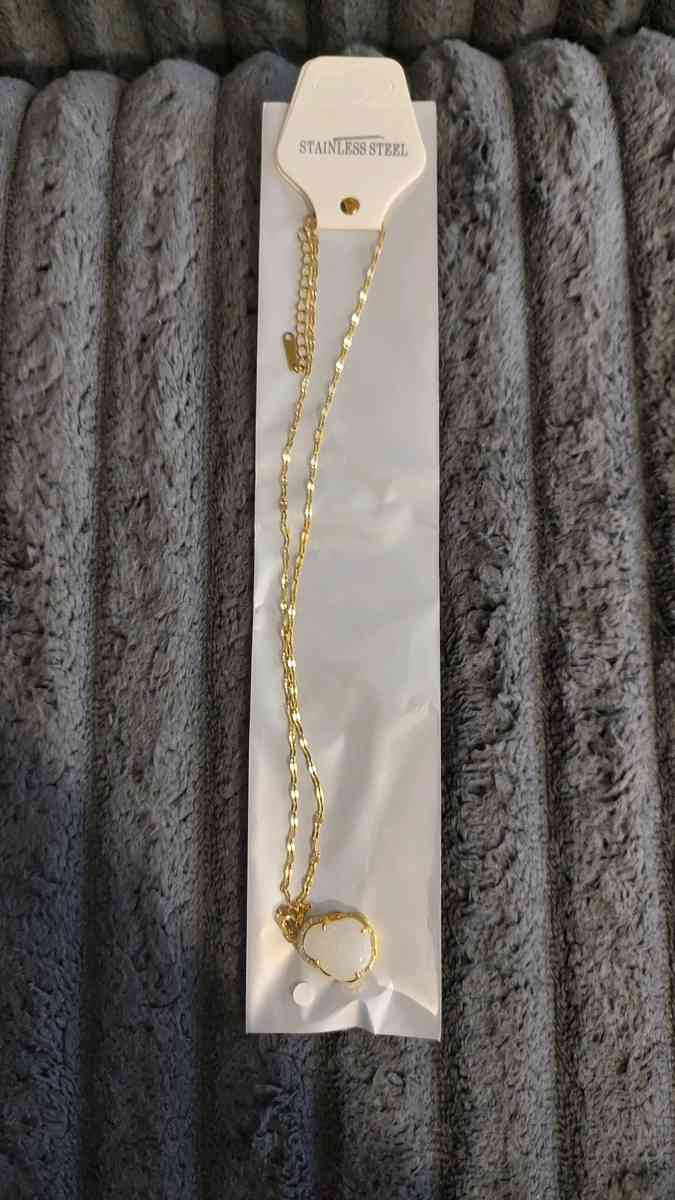 necklaces   10 dollars each - Scranton, Pennsylvania - FleaMarketBay