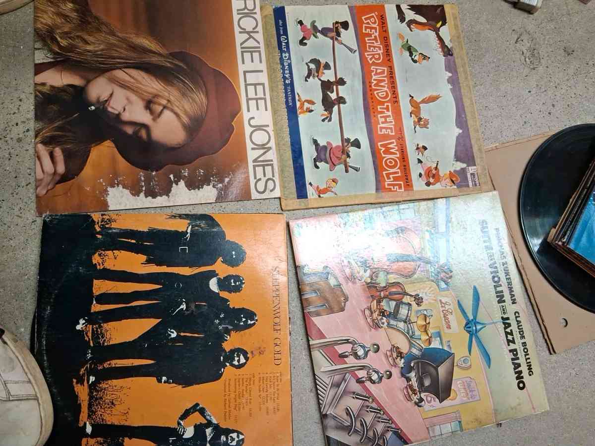 im selling records - Ventura, California - FleaMarketBay