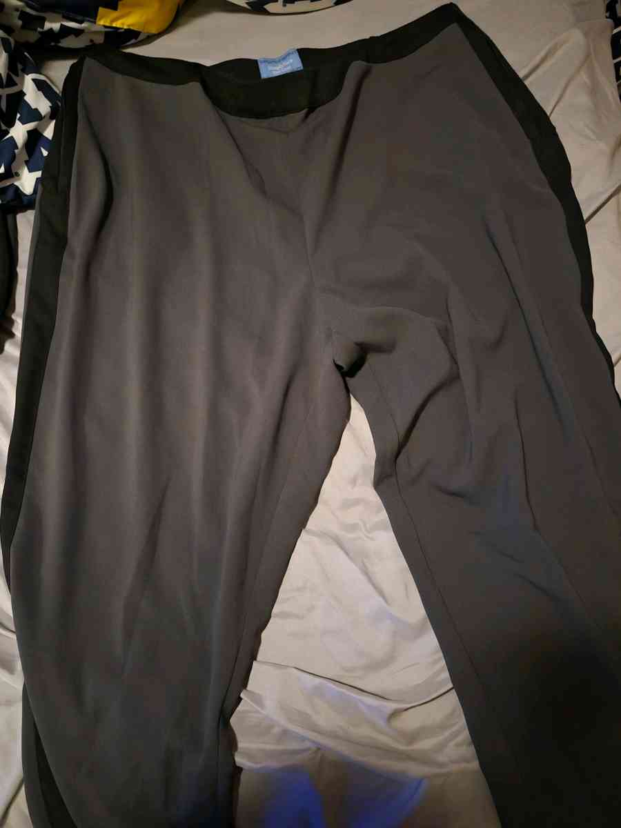 NWOT VERA WANG SimplyVera active pants size XL - New Baltimore, Michigan