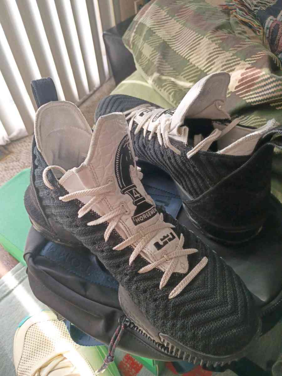 Mens Size 10 Nike LeBron 4 Horsemen 2021 edition - Kent, Ohio