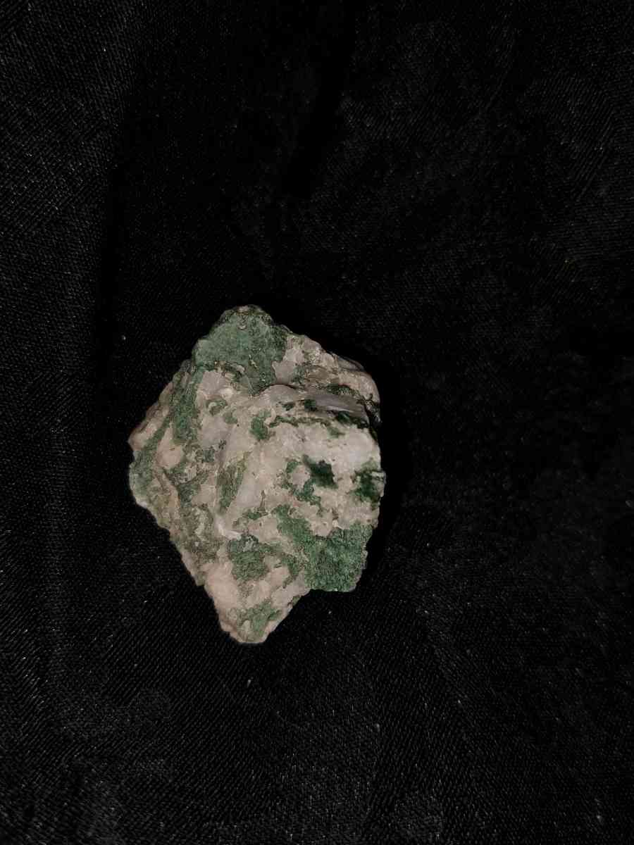 raw and beautiful stones and gemstones - Banner Elk, North Carolina - FleaMarketBay